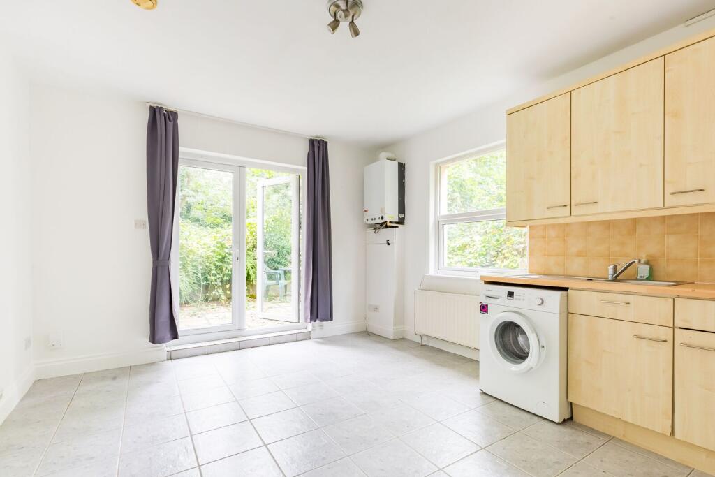 3 bed 1st Floor Flat for rent in Hornsey. From Foxtons - Crouch End 3 bed 1st Floor Flat for rent in Hornsey. From Foxtons - Crouch End