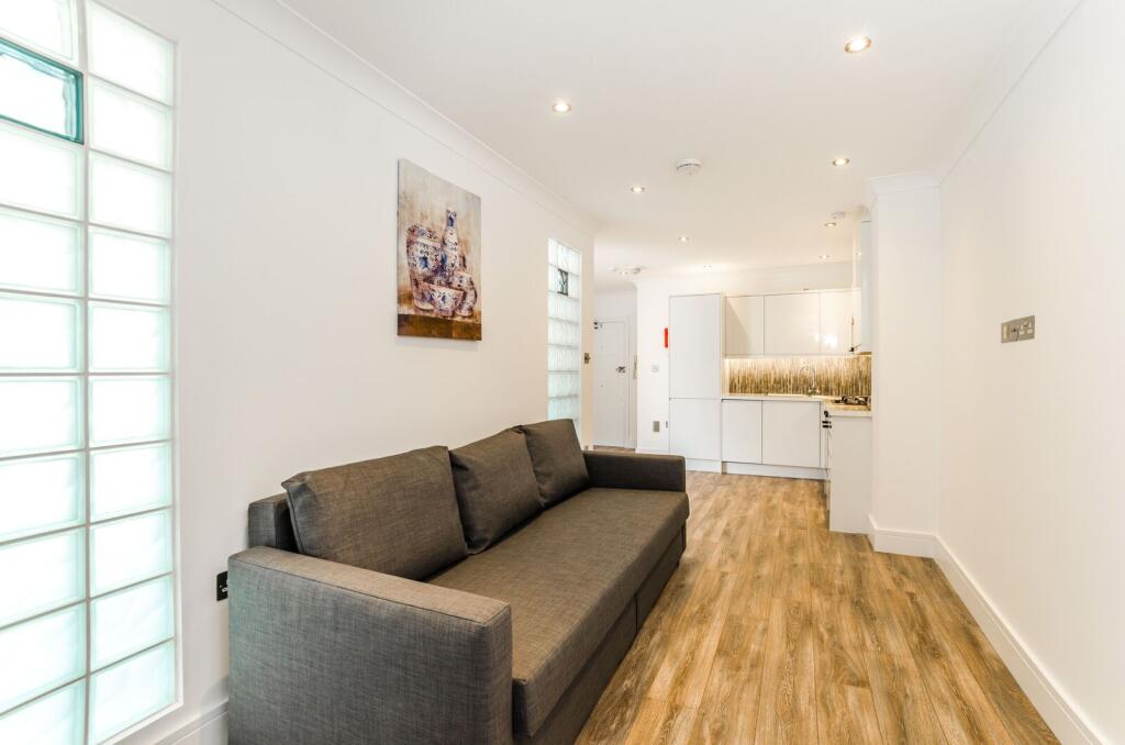2 bed 1st Floor Flat for rent in Stoke Newington. From Foxtons - Crouch End