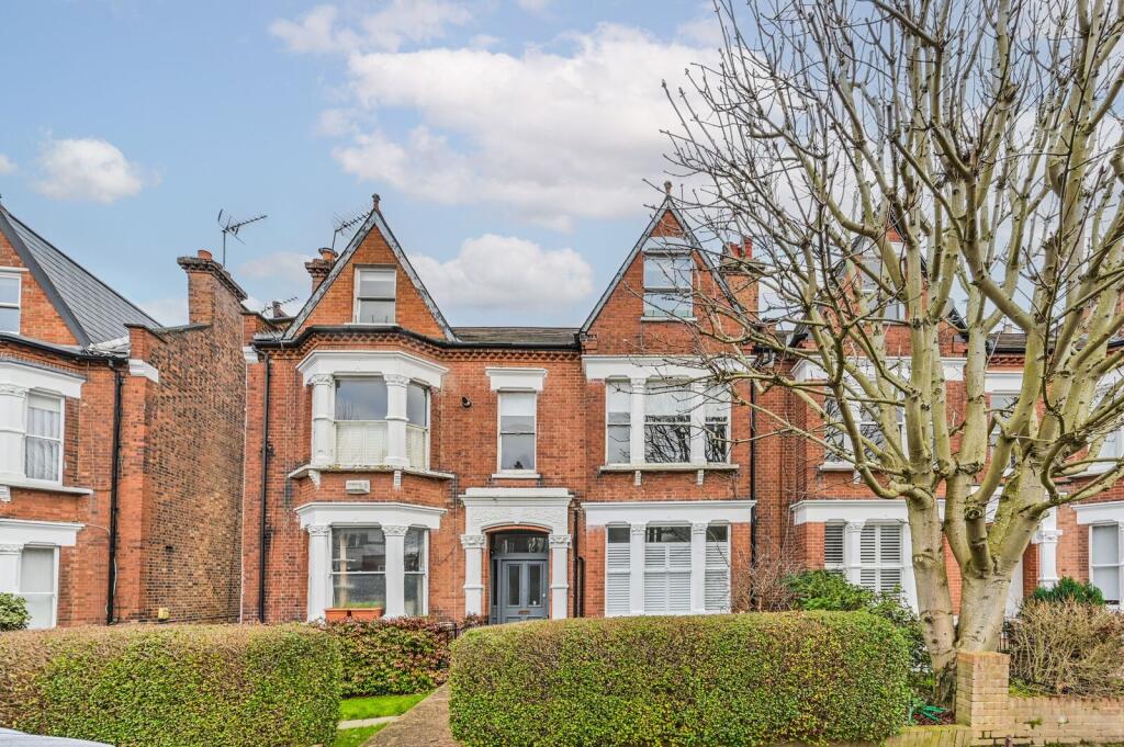 3 bed 1st Floor Flat for rent in Hornsey. From Foxtons - Crouch End