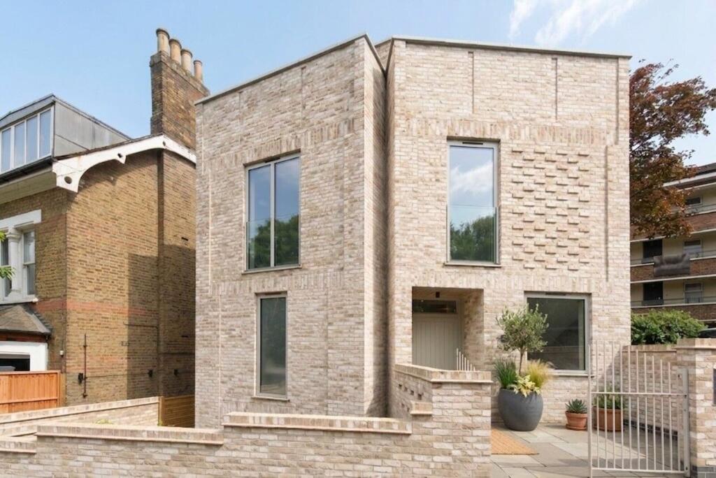 4 bed Semi Detached for rent in London. From Foxtons - Crouch End