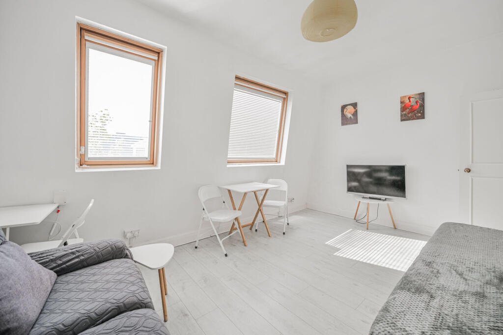 1 bed 1st Floor Flat for rent in London. From Foxtons - Crouch End