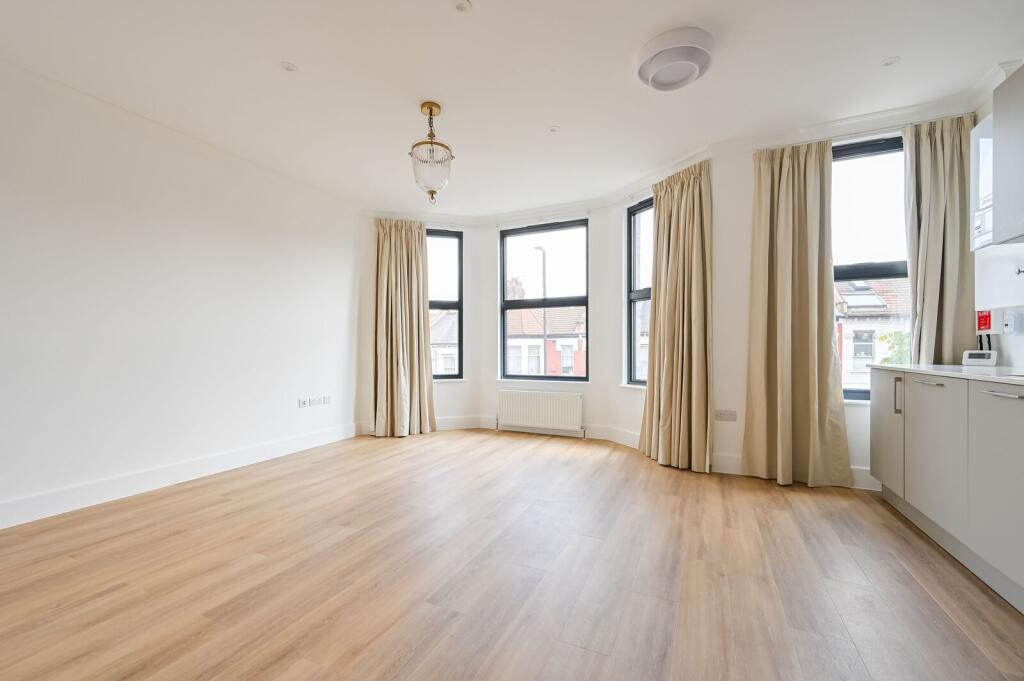 2 bed 1st Floor Flat for rent in London. From Foxtons - Crouch End