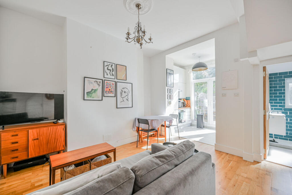 1 bed 1st Floor Flat for rent in London. From Foxtons - Crouch End