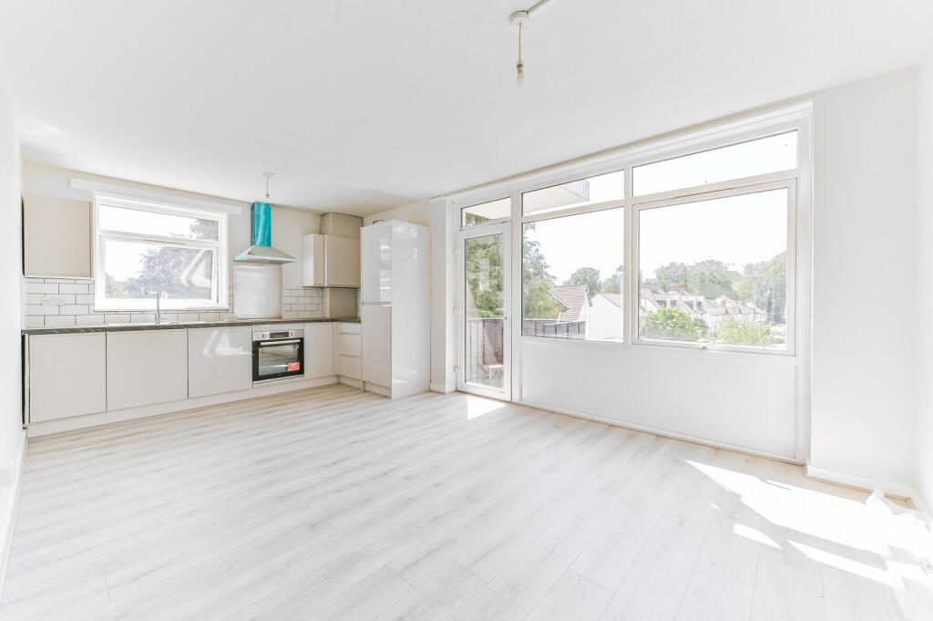 3 bed 1st Floor Flat for rent in Croydon. From Foxtons - Croydon