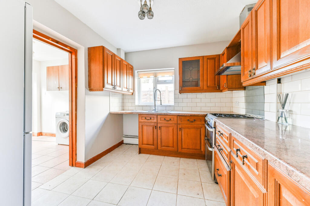 3 bed Semi Detached for rent in Croydon. From Foxtons - Croydon