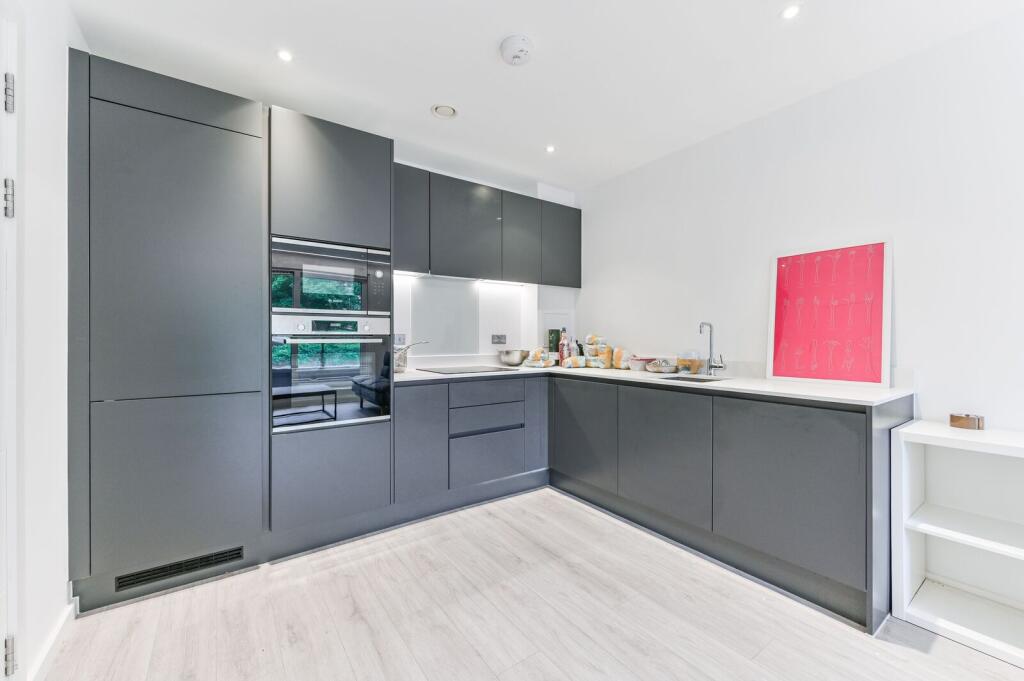 1 bed 1st Floor Flat for rent in Purley. From Foxtons - Croydon 1 bed 1st Floor Flat for rent in Purley. From Foxtons - Croydon