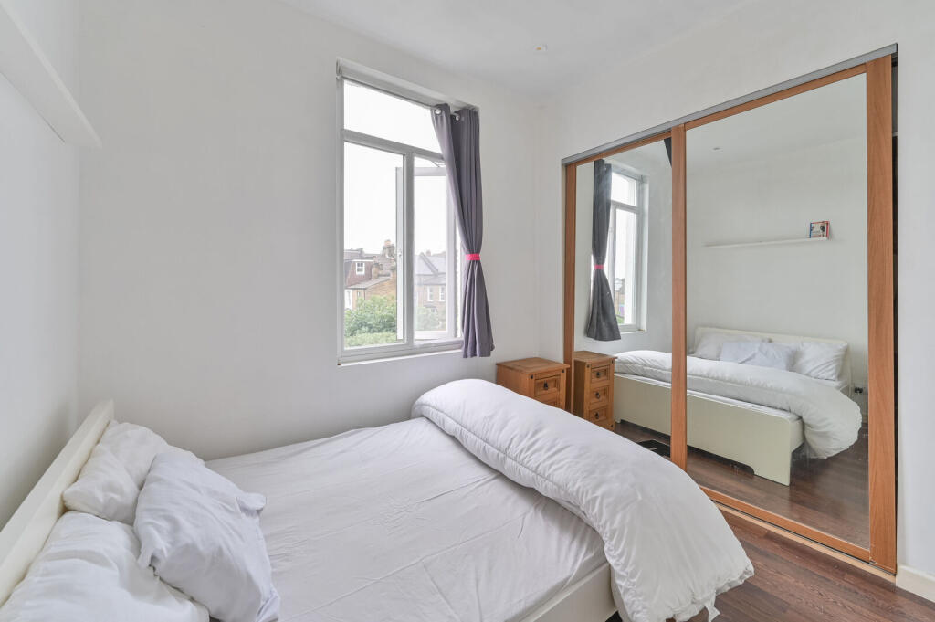 2 bed 1st Floor Flat for rent in London. From Foxtons - Dulwich