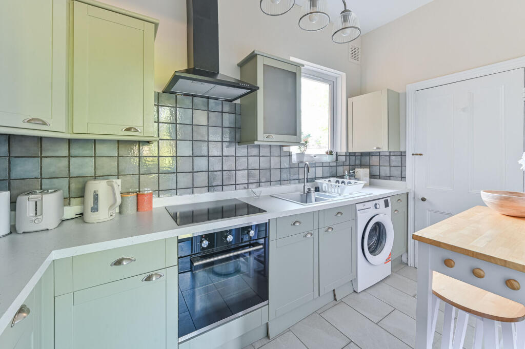 2 bed 1st Floor Flat for rent in London. From Foxtons - Dulwich
