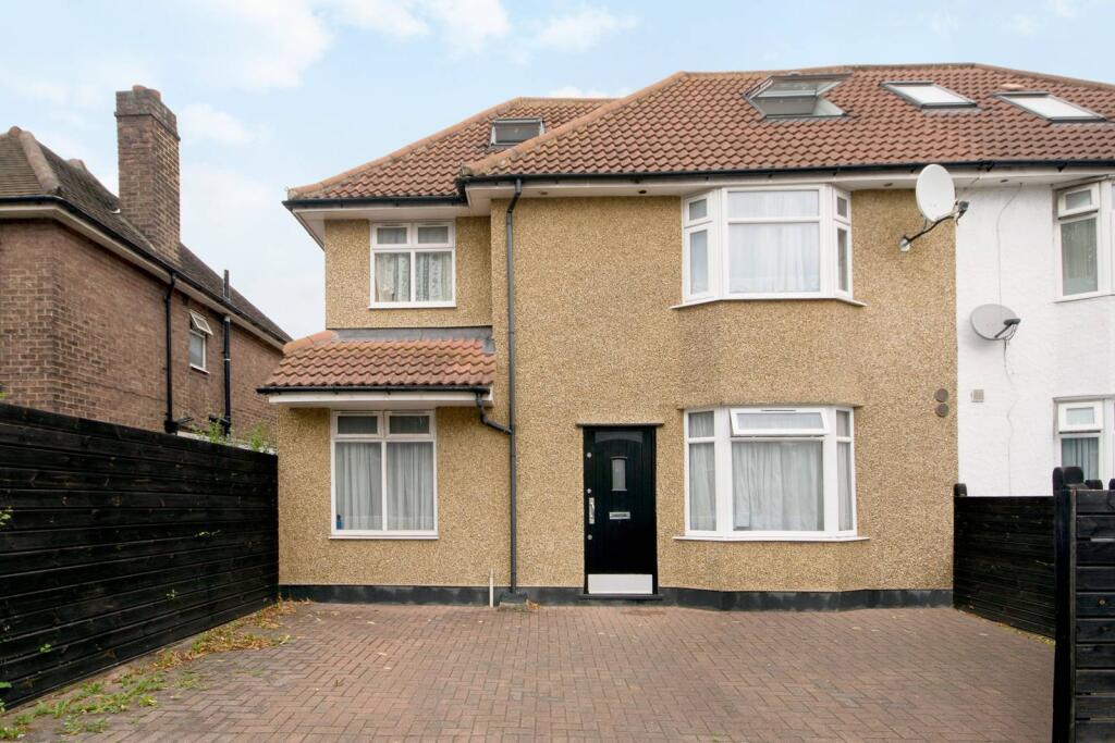 1 bed 1st Floor Flat for rent in London. From Foxtons - Ealing