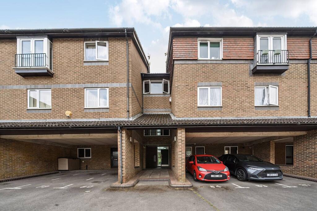 2 bed 1st Floor Flat for rent in London. From Foxtons - Ealing