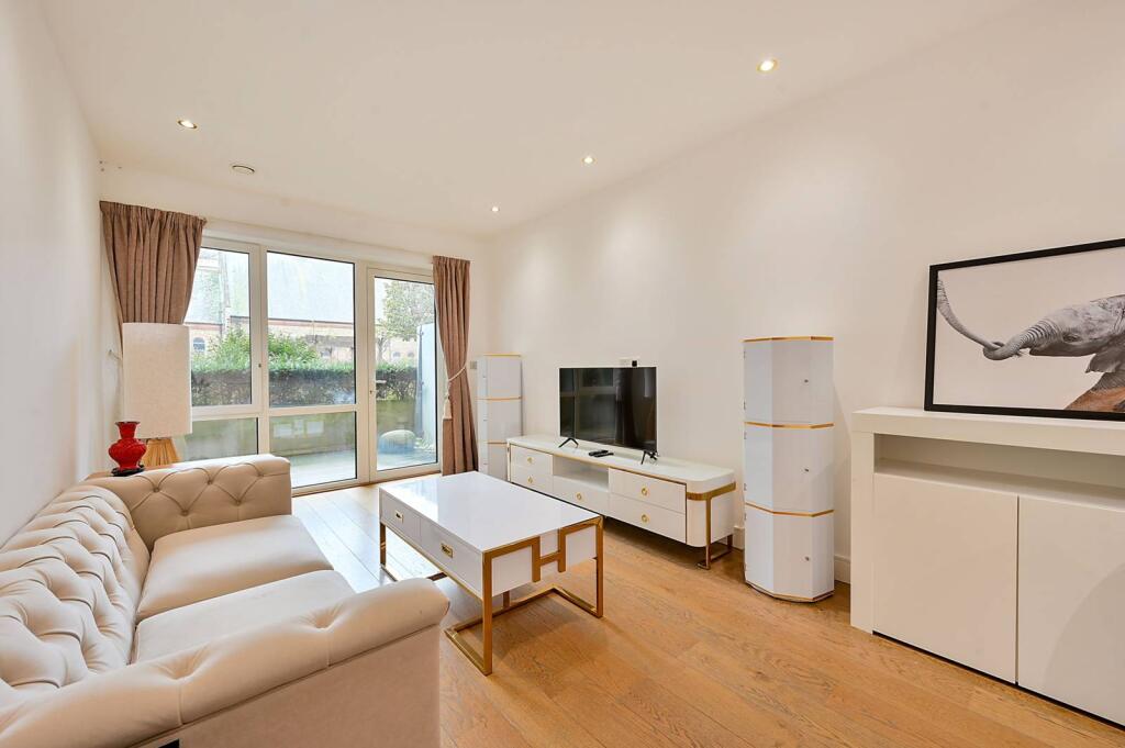2 bed 1st Floor Flat for rent in London. From Foxtons - Ealing