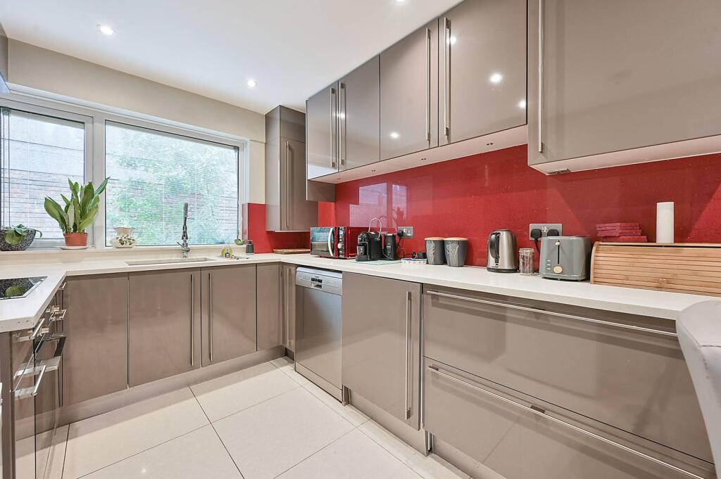 3 bed 1st Floor Flat for rent in London. From Foxtons - Ealing 3 bed 1st Floor Flat for rent in London. From Foxtons - Ealing