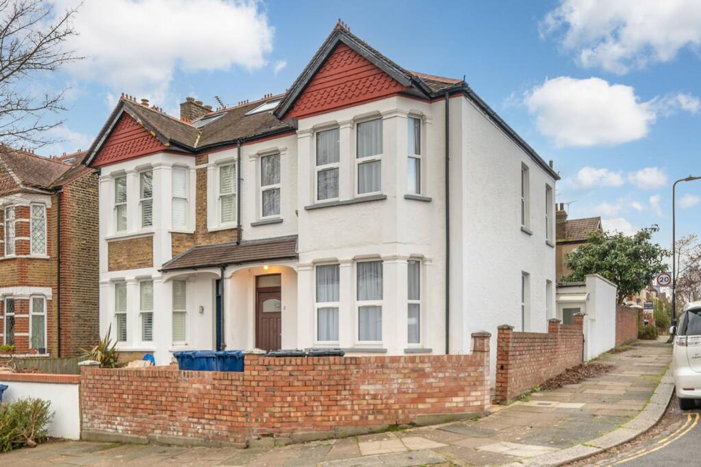 4 bed Detached for rent in London. From Foxtons - Ealing