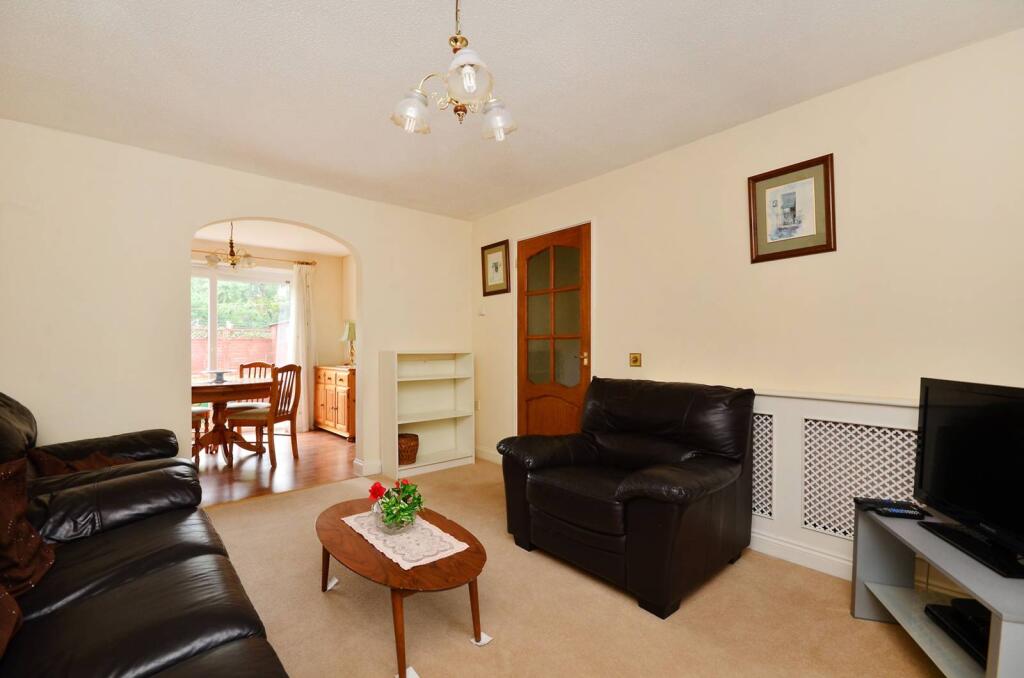 3 bed Detached for rent in London. From Foxtons - Ealing