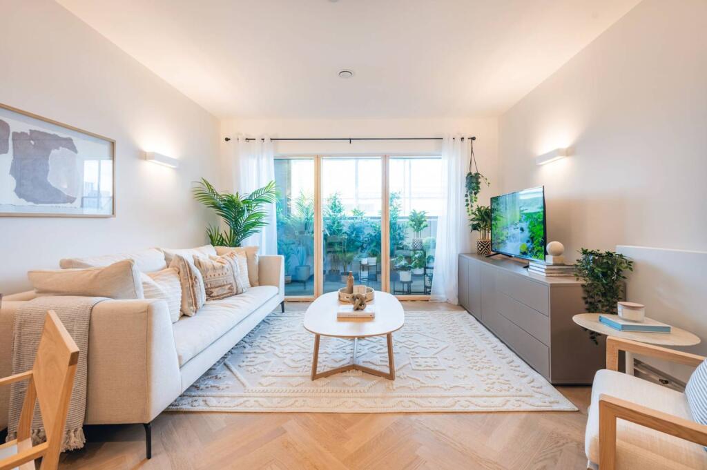 1 bed 1st Floor Flat for rent in Acton. From Foxtons - Ealing