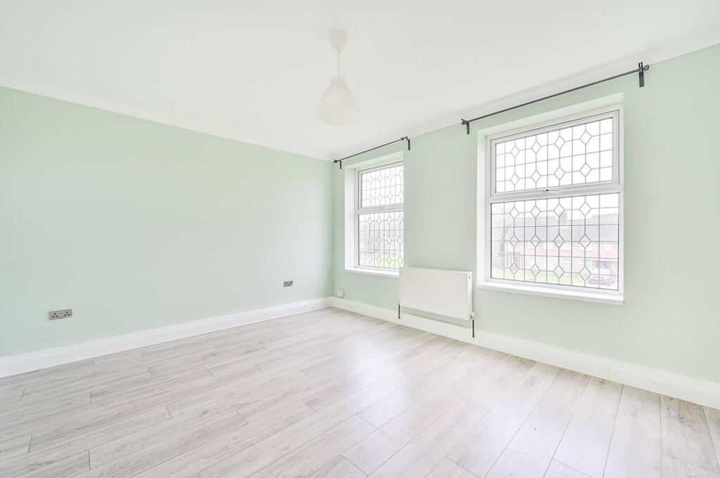 5 bed Semi Detached for rent in London. From Foxtons - Ealing