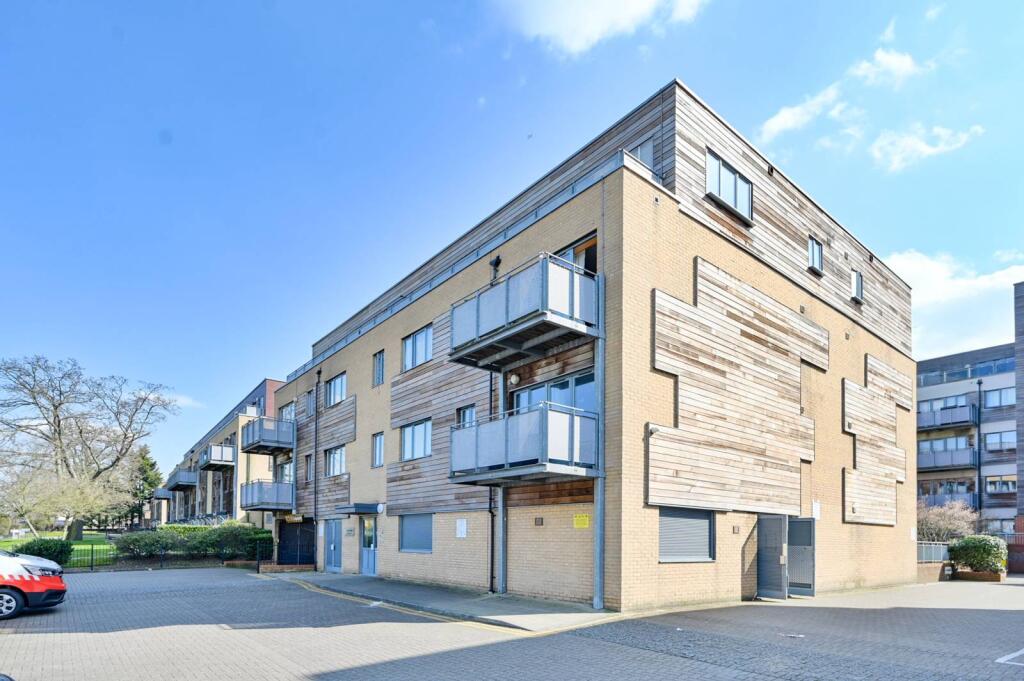 2 bed 1st Floor Flat for rent in London. From Foxtons - Ealing