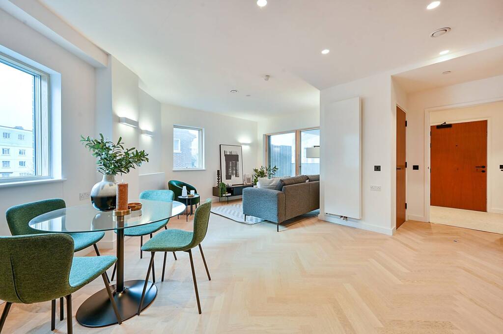 2 bed 1st Floor Flat for rent in Acton. From Foxtons - Ealing