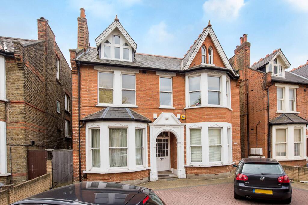 2 bed 1st Floor Flat for rent in London. From Foxtons - Ealing