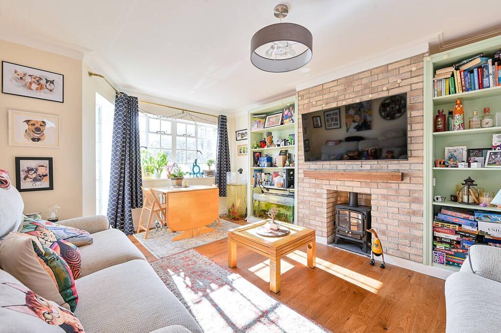 2 bed 1st Floor Flat for rent in London. From Foxtons - Ealing