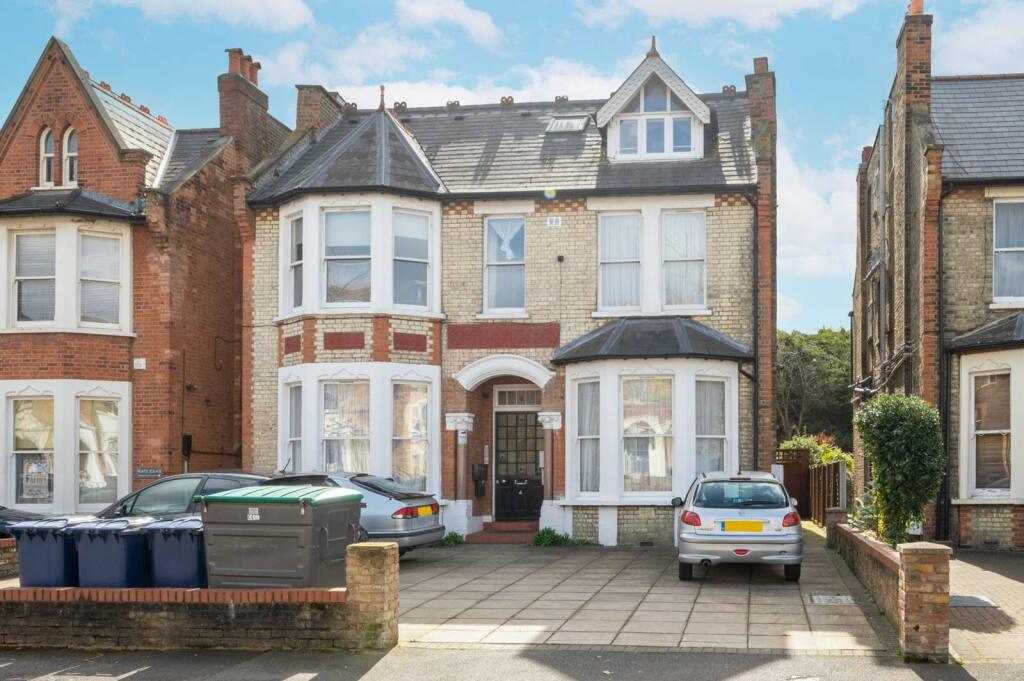 2 bed 1st Floor Flat for rent in London. From Foxtons - Ealing