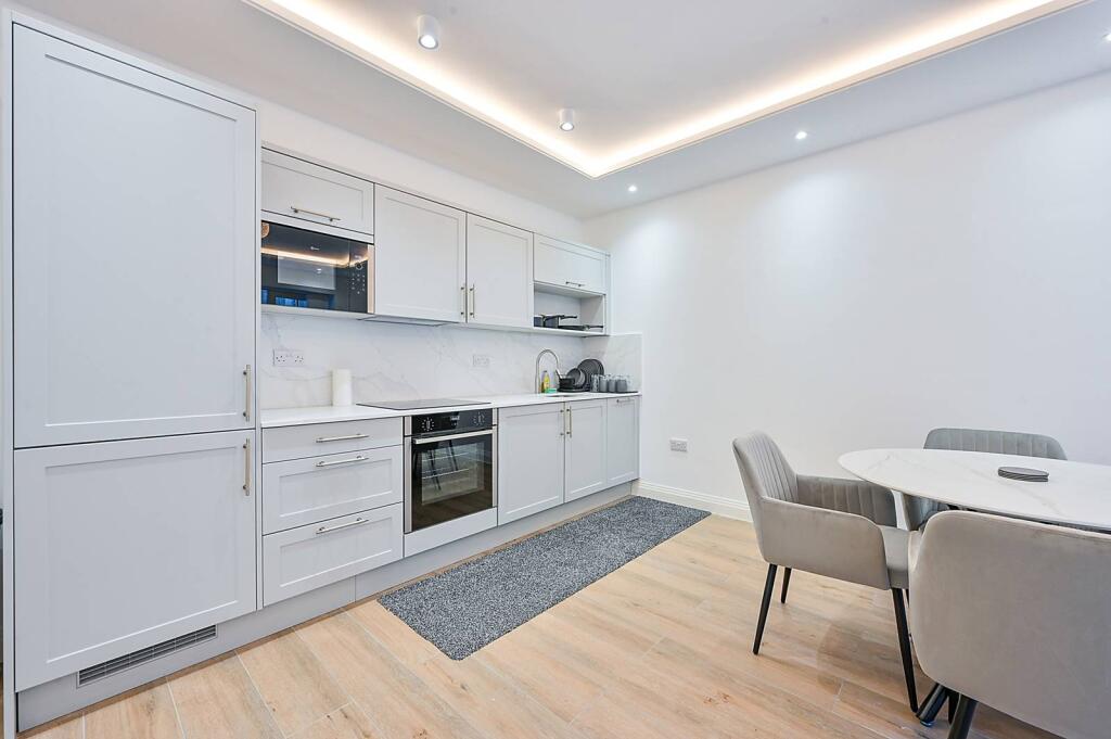 2 bed 1st Floor Flat for rent in Greenford. From Foxtons - Ealing