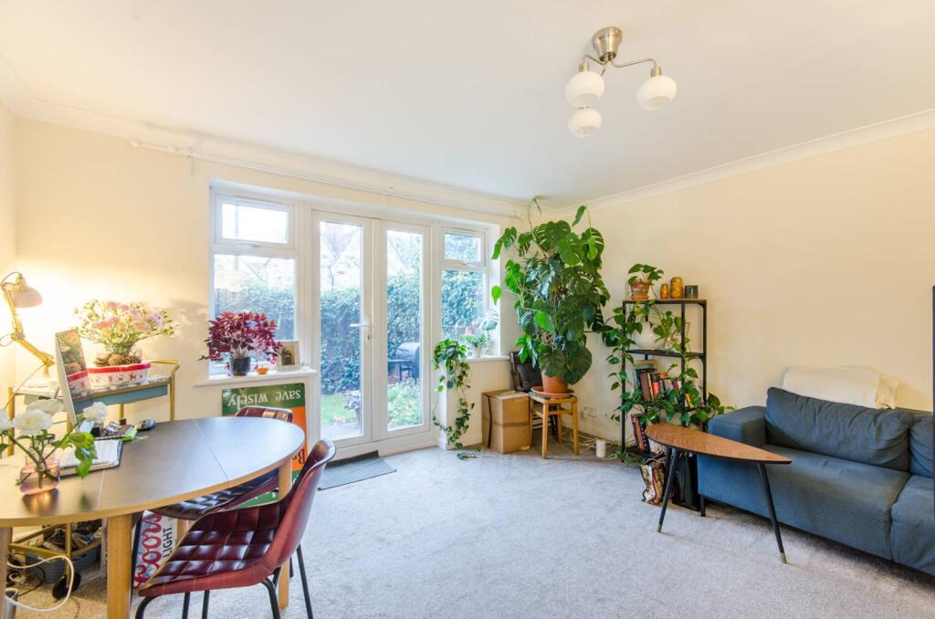 1 bed 1st Floor Flat for rent in London. From Foxtons - Ealing