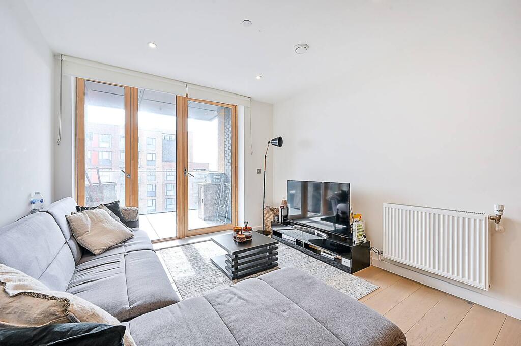 2 bed 1st Floor Flat for rent in Greenford. From Foxtons - Ealing