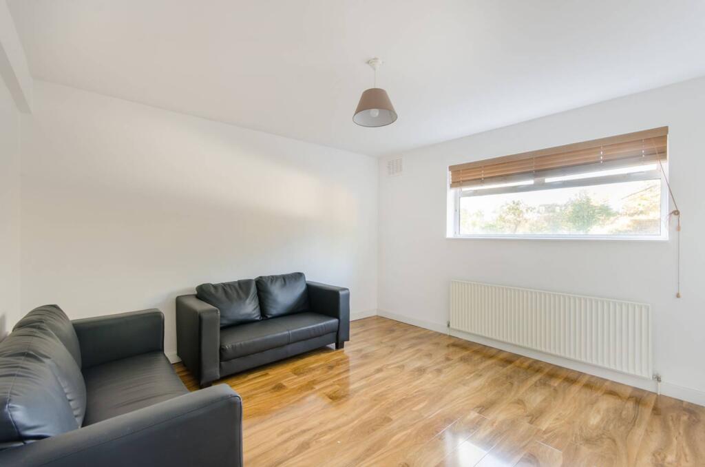 2 bed 1st Floor Flat for rent in London. From Foxtons - Ealing