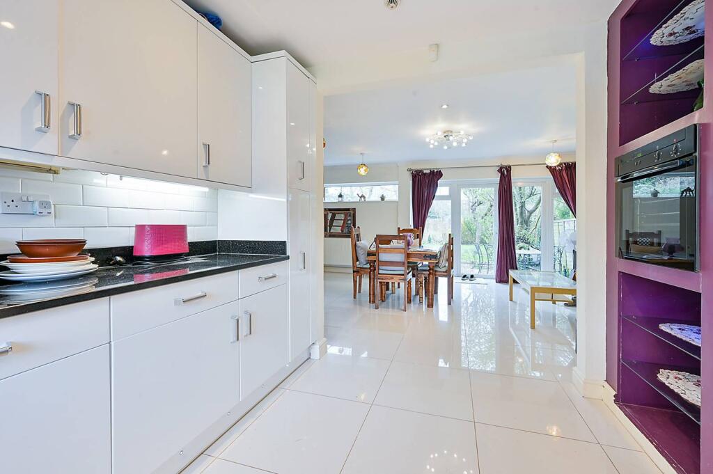 3 bed Detached for rent in London. From Foxtons - Ealing