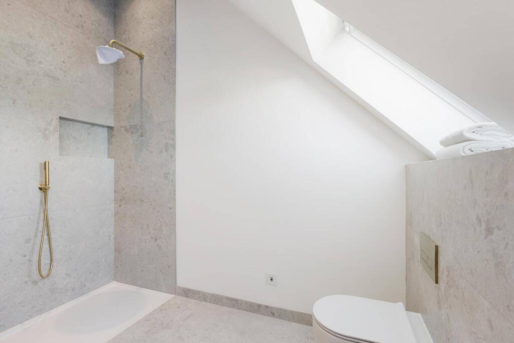 3 bed 1st Floor Flat for rent in Acton. From Foxtons - Ealing