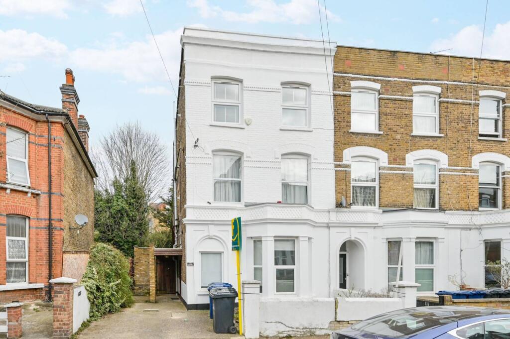 2 bed 1st Floor Flat for rent in London. From Foxtons - Ealing