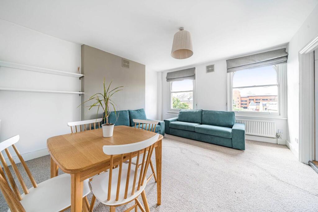 2 bed 1st Floor Flat for rent in London. From Foxtons - Ealing