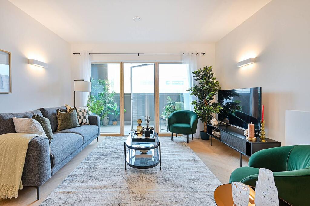 3 bed 1st Floor Flat for rent in Acton. From Foxtons - Ealing