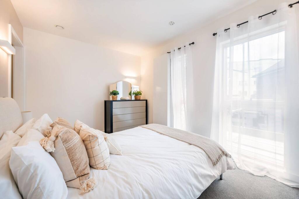 3 bed 1st Floor Flat for rent in Acton. From Foxtons - Ealing