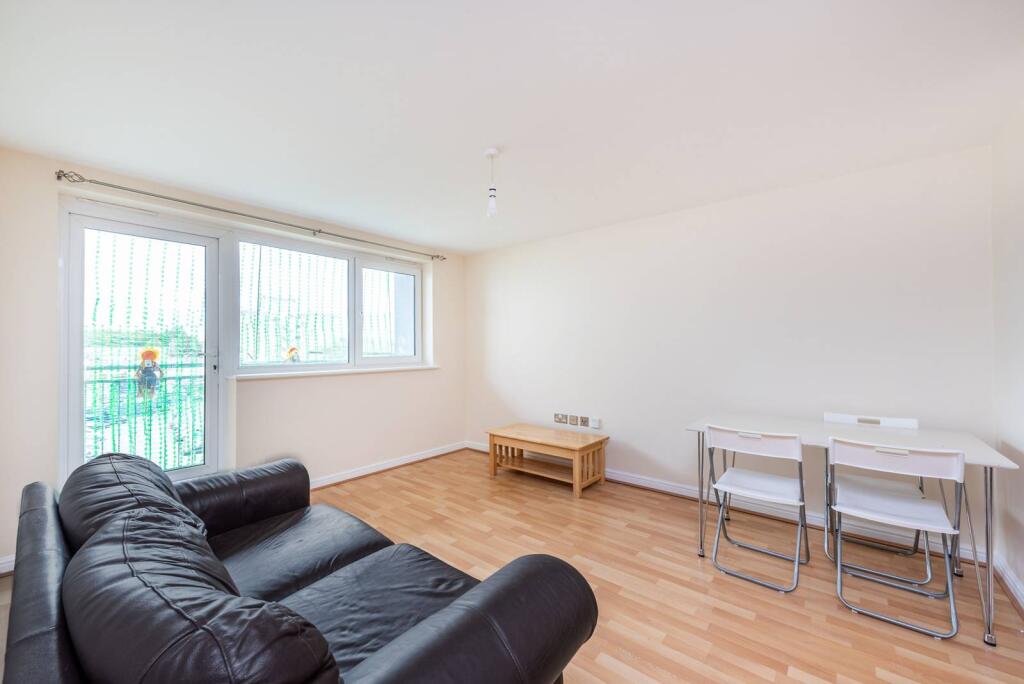 2 bed 1st Floor Flat for rent in London. From Foxtons - Ealing