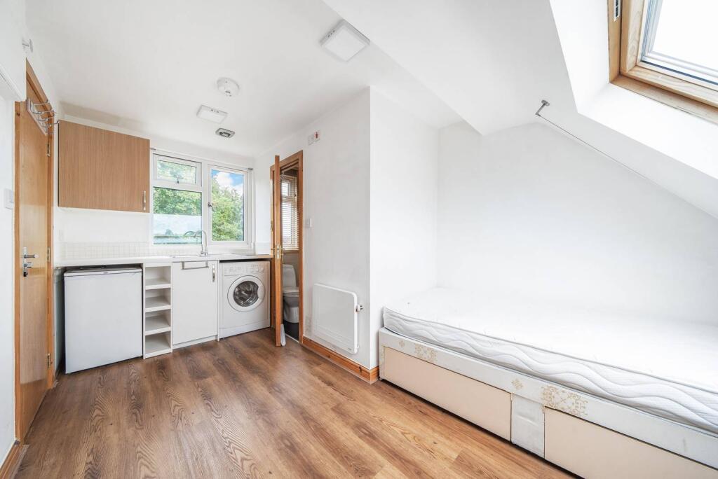 0 bed Studio for rent in Brentford. From Foxtons - Ealing