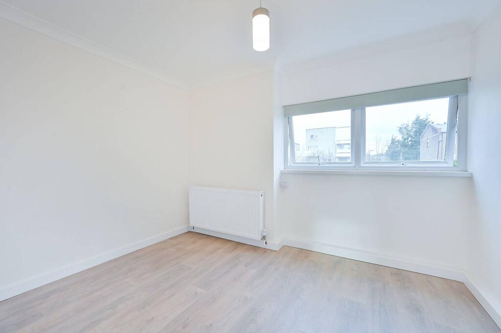 3 bed 1st Floor Flat for rent in London. From Foxtons - Ealing