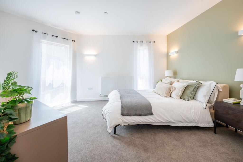 3 bed 1st Floor Flat for rent in Acton. From Foxtons - Ealing