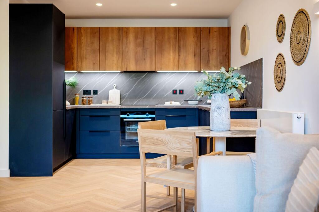 3 bed 1st Floor Flat for rent in Acton. From Foxtons - Ealing