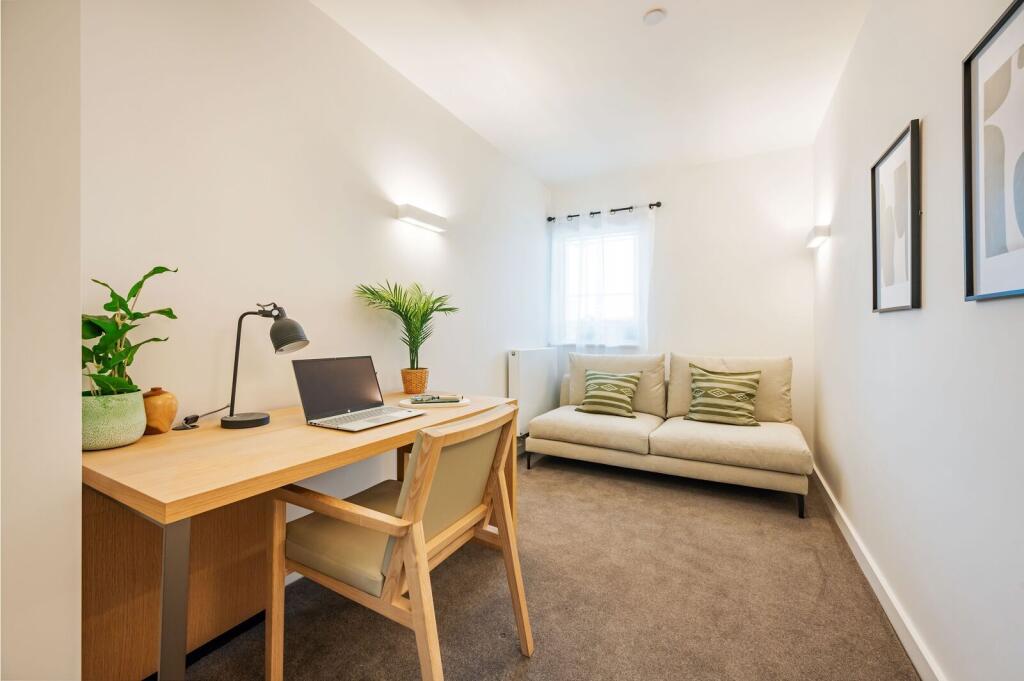 3 bed 1st Floor Flat for rent in Acton. From Foxtons - Ealing