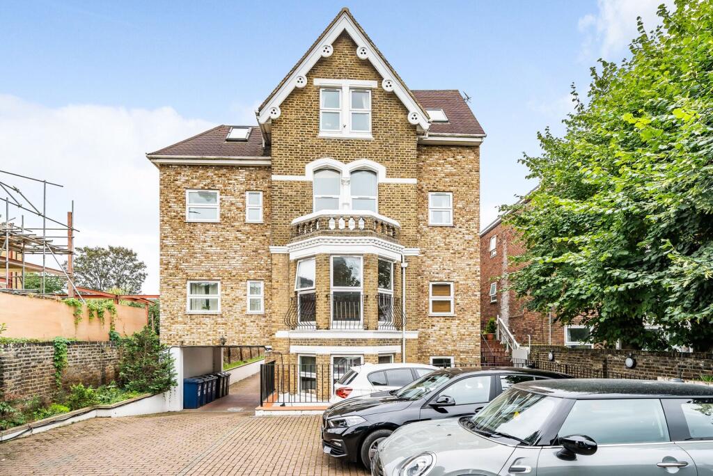 1 bed 1st Floor Flat for rent in London. From Foxtons - Ealing