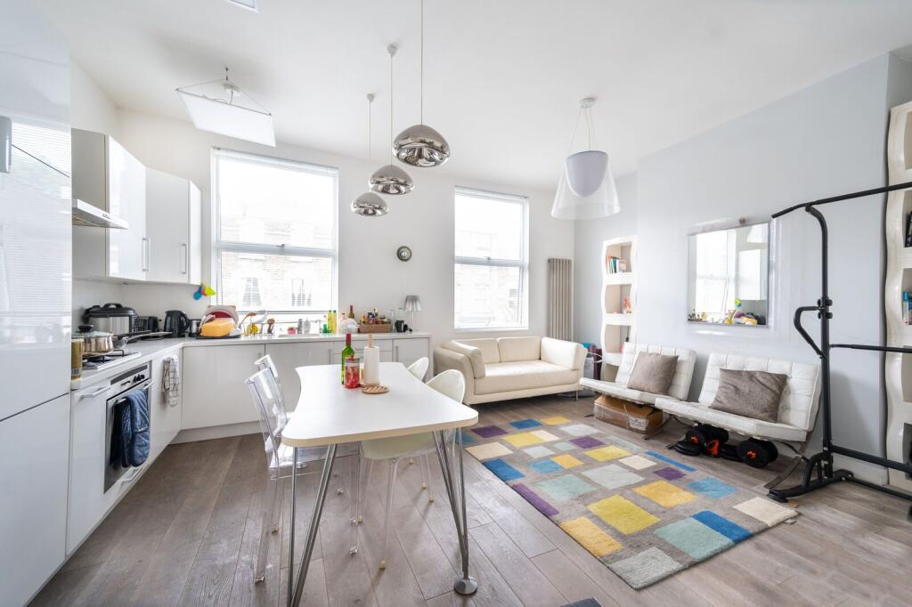 1 bed 1st Floor Flat for rent in Acton. From Foxtons - Ealing