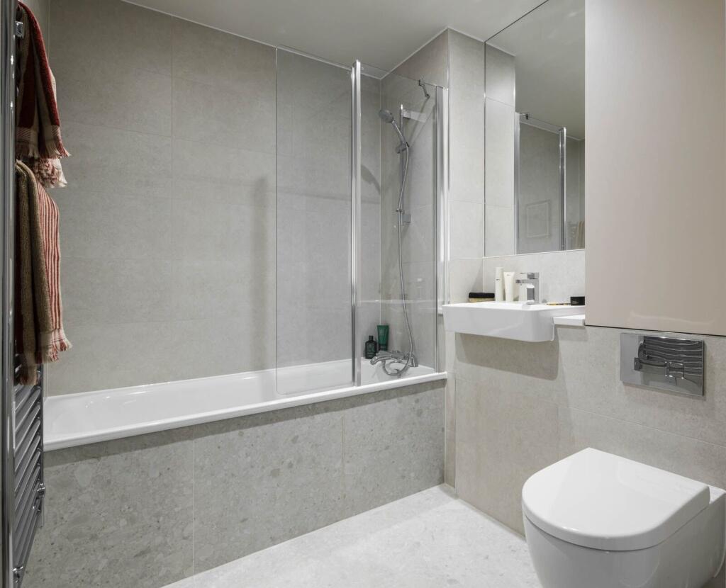 1 bed 1st Floor Flat for rent in . From Foxtons - Ealing