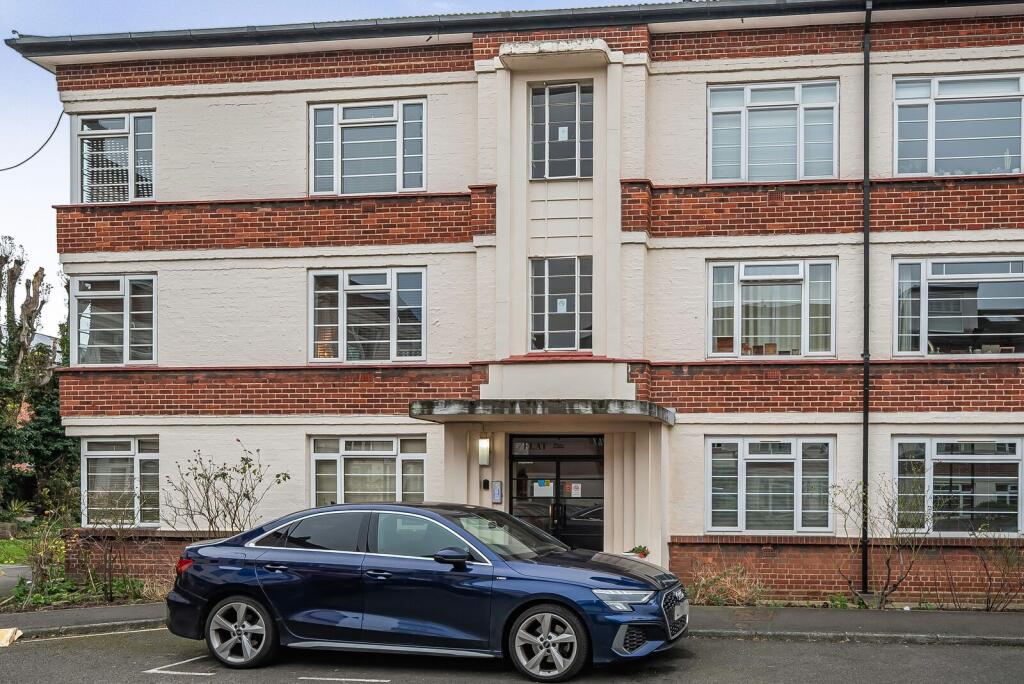 2 bed 1st Floor Flat for rent in Brentford. From Foxtons - Ealing 2 bed 1st Floor Flat for rent in Brentford. From Foxtons - Ealing