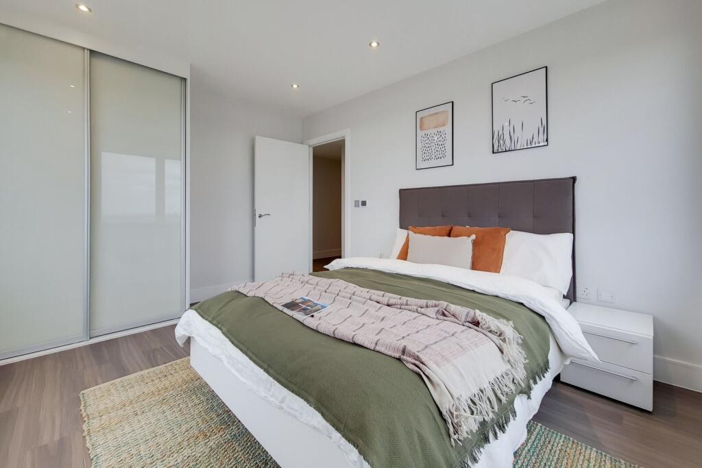 3 bed 1st Floor Flat for rent in Southall. From Foxtons - Ealing 3 bed 1st Floor Flat for rent in Southall. From Foxtons - Ealing