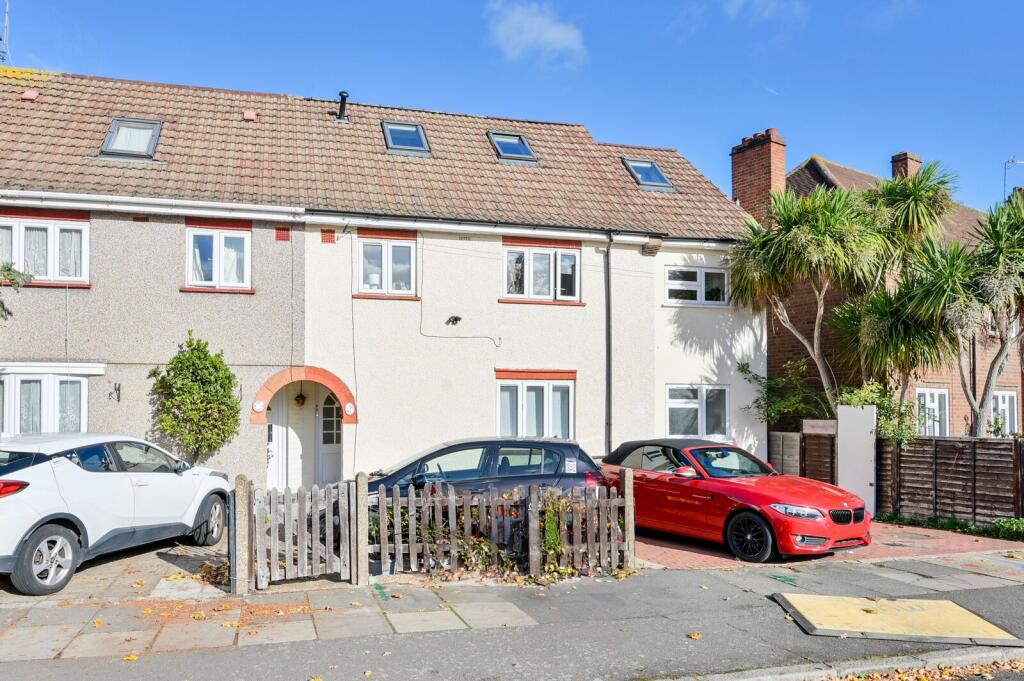 2 bed 1st Floor Flat for rent in Brentford. From Foxtons - Ealing