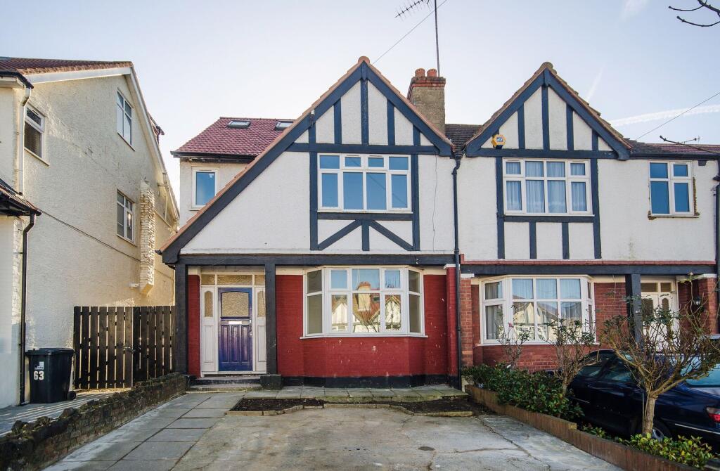 4 bed Detached for rent in Greenford. From Foxtons - Ealing