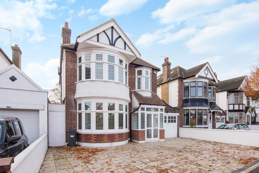 4 bed Detached for rent in Brentford. From Foxtons - Ealing 4 bed Detached for rent in Brentford. From Foxtons - Ealing