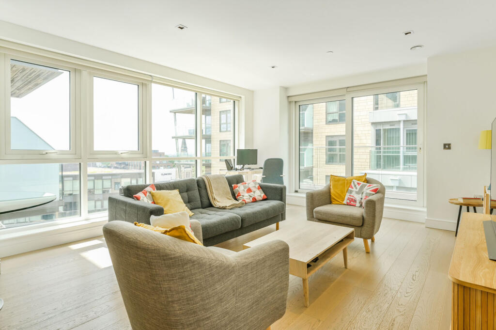 3 bed 1st Floor Flat for rent in London. From Foxtons - Ealing